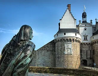 Nantes (44200)